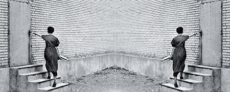 Julien's shadow playing hurdy-gurdy close to a lion sculpture